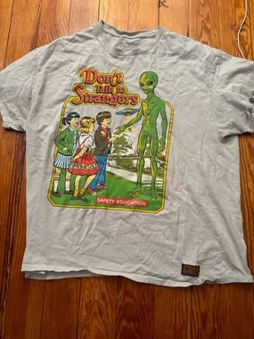 Spencer's Don't Talk to Strangers Gray Tee with Green Alien Graphic